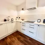 Redland - 2 Apartment