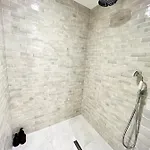 Redland - 2 Apartment *