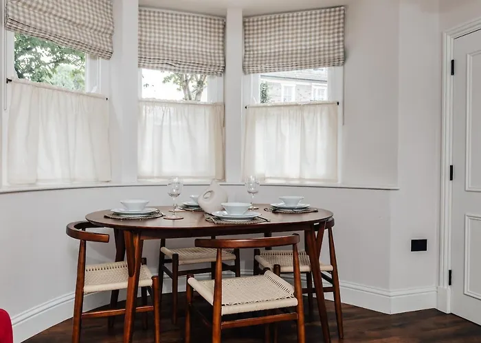 Redland - 2 * Bristol